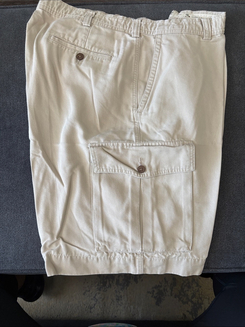 VGUC. Jos. A. Banks Light Beige Cargo Shorts with Button Flap Pocket